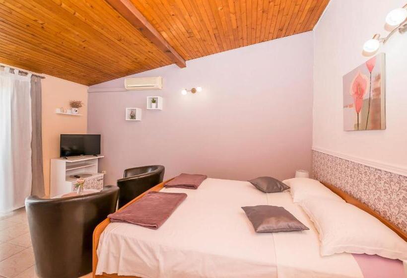 Apartments And Room Zinka