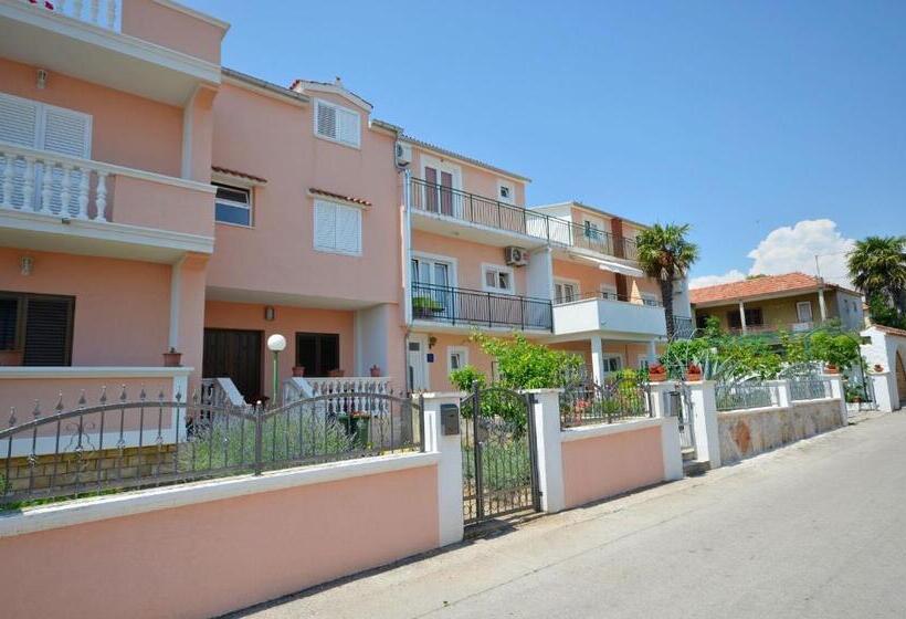 Apartments And Room Zinka