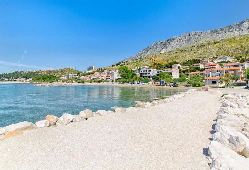 Hostel Guesthouse Mira