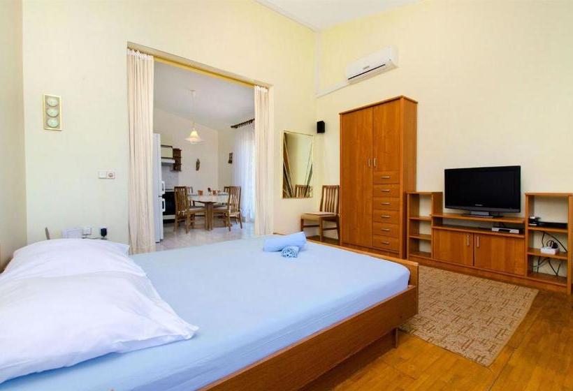 Hostel Guesthouse Mira