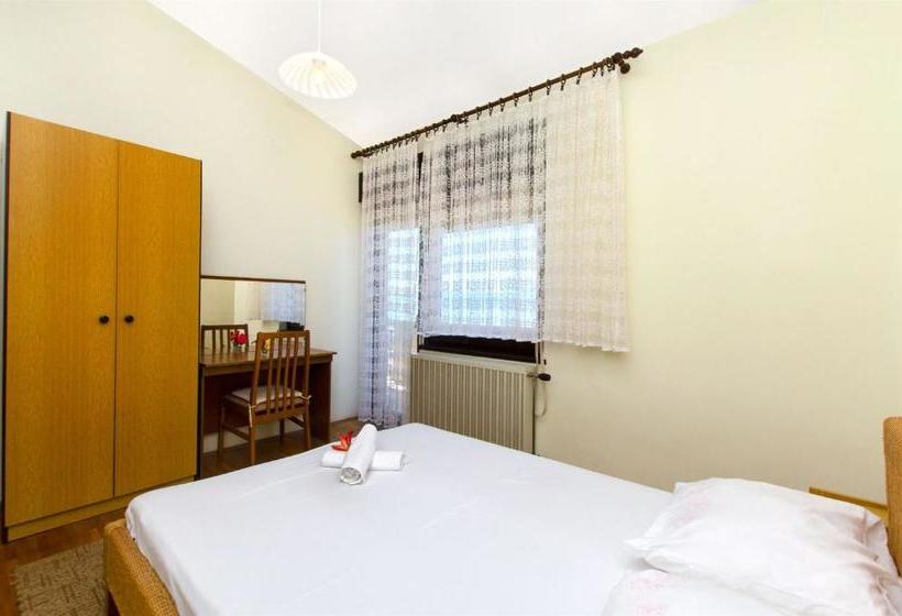 Hostel Guesthouse Mira