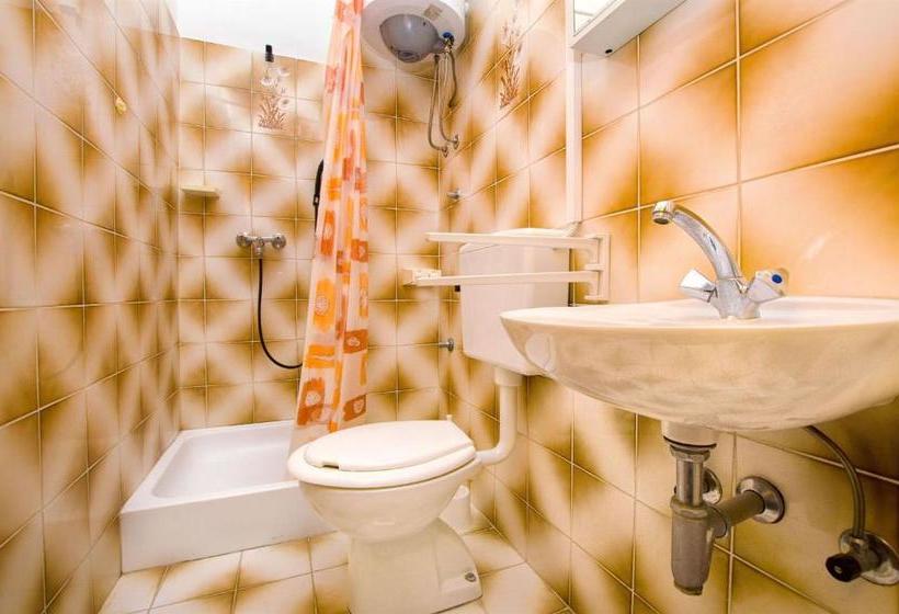 Hostel Guesthouse Mira