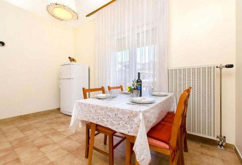 Hostel Guesthouse Mira