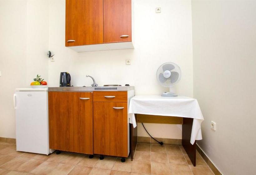 Hostel Guesthouse Mira