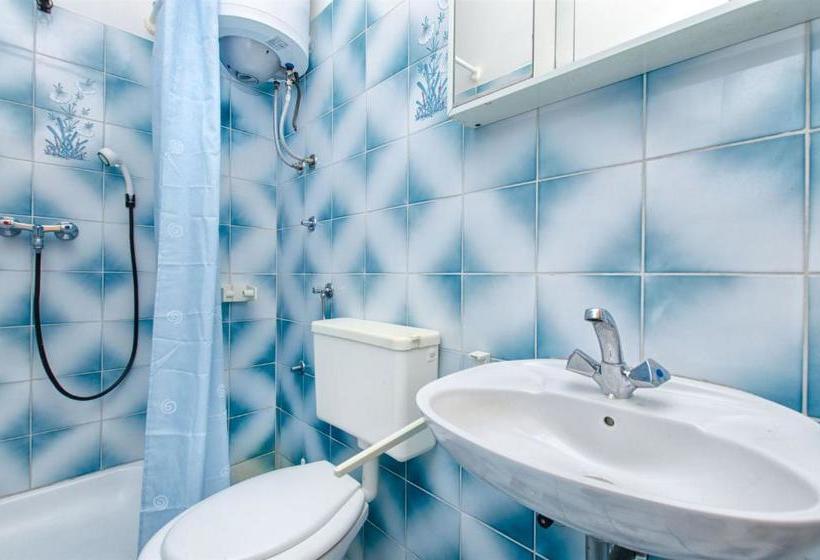 Hostel Guesthouse Mira