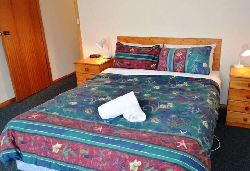 Coles Bay Waterfronter 2