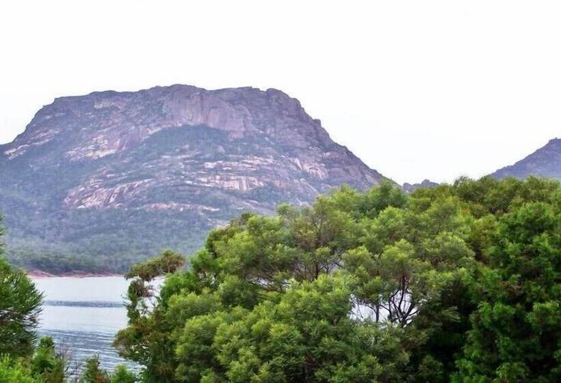 Coles Bay Waterfronter 2