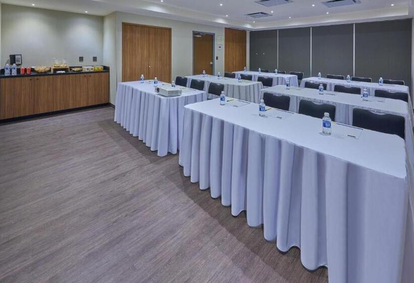 בית מלון כפרי City Express By Marriott Hermosillo Expo