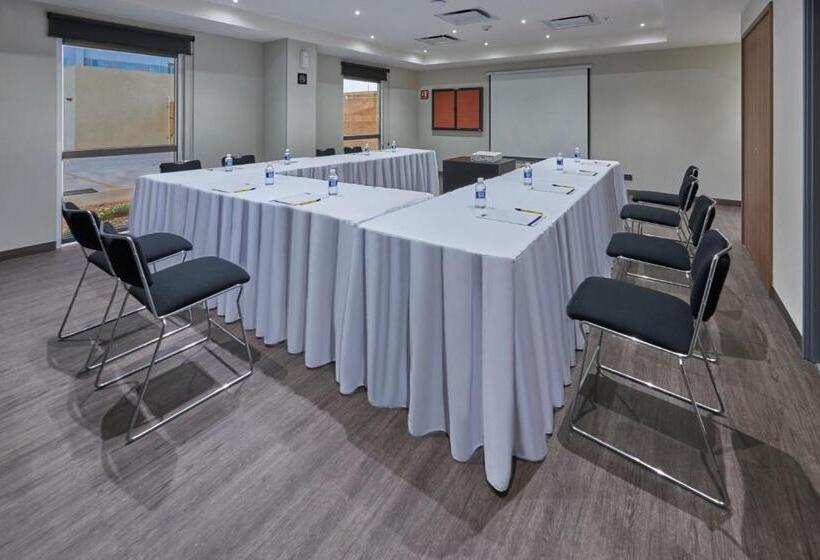 בית מלון כפרי City Express By Marriott Hermosillo Expo