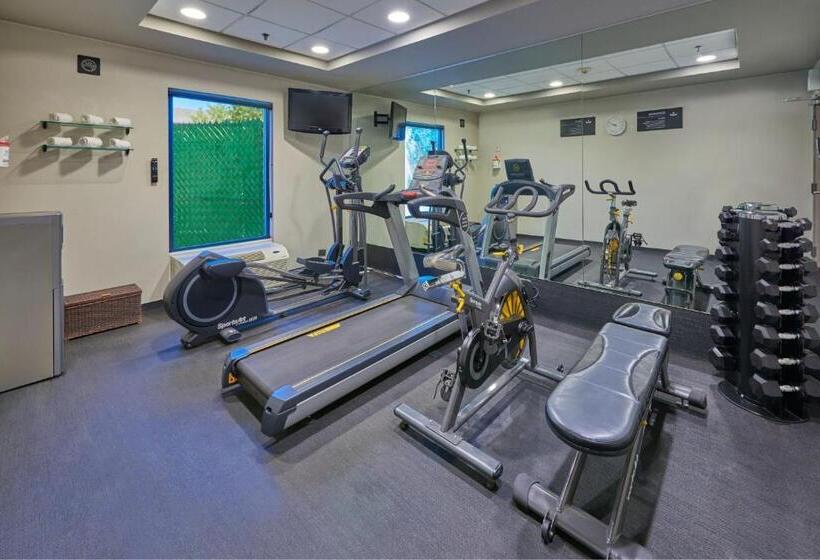 בית מלון כפרי City Express By Marriott Hermosillo Expo