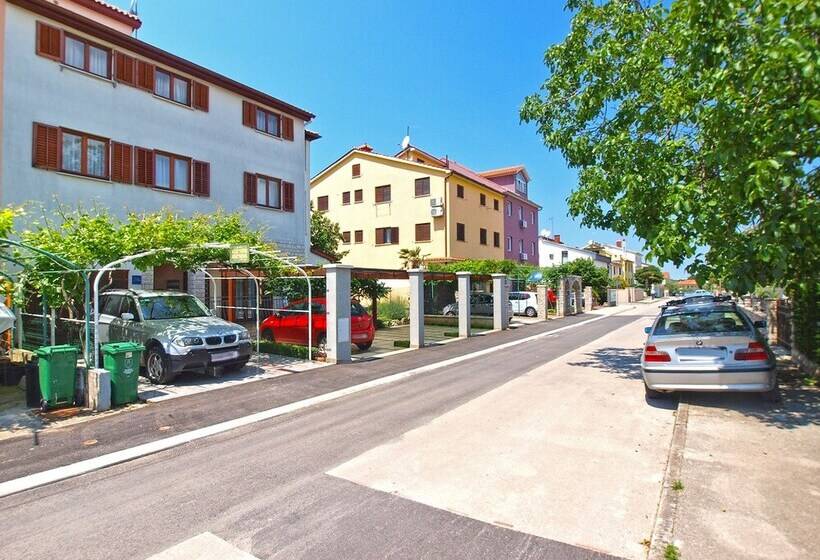 פנסיון Apartment Mira 1293