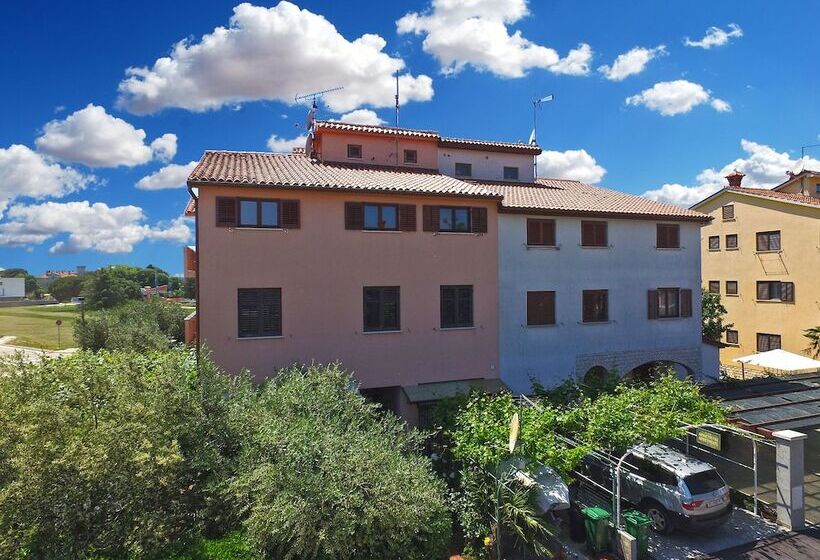 פנסיון Apartment Mira 1293