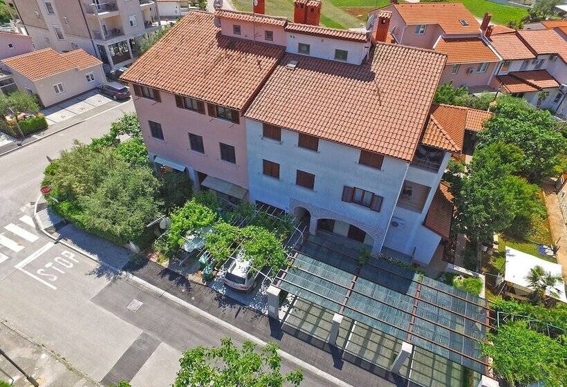 פנסיון Apartment Mira 1293