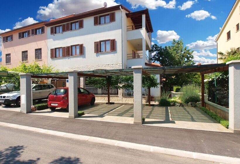 פנסיון Apartment Mira 1293