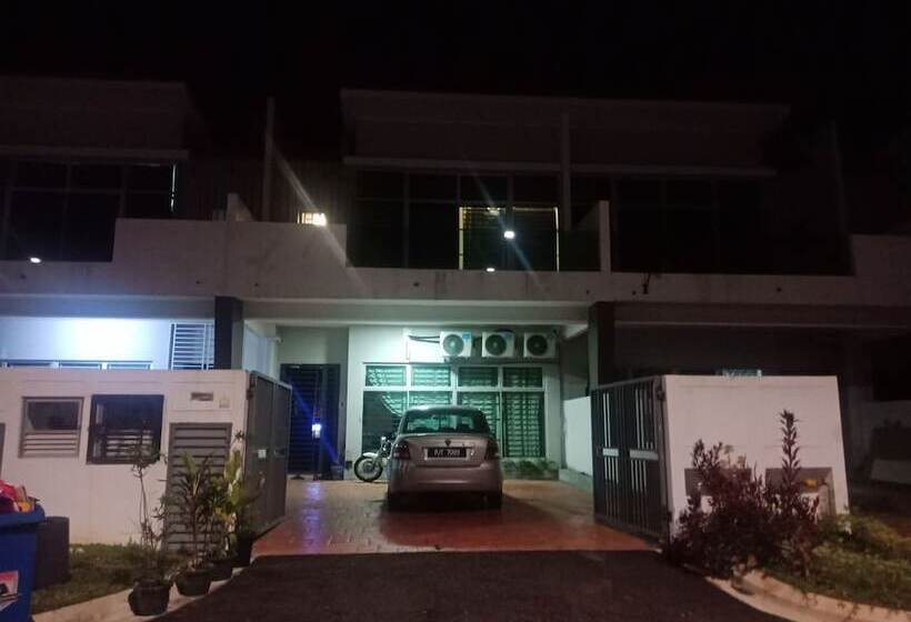 פנסיון Gosh Desaru Bed Space