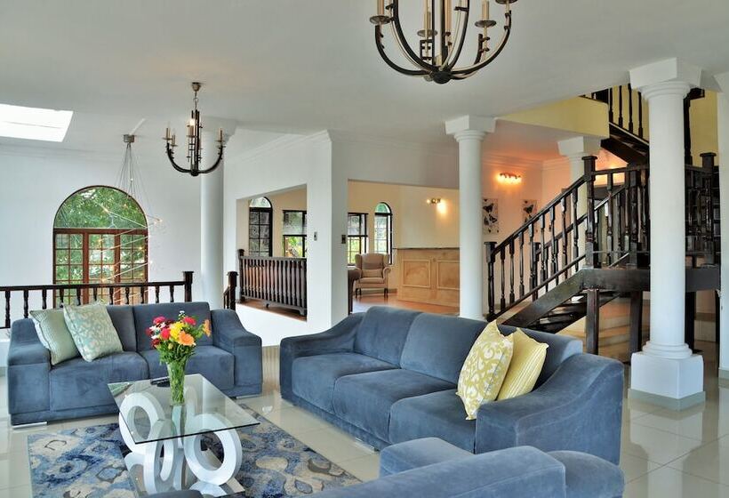 بنسيون Indlovukazi Guesthouse