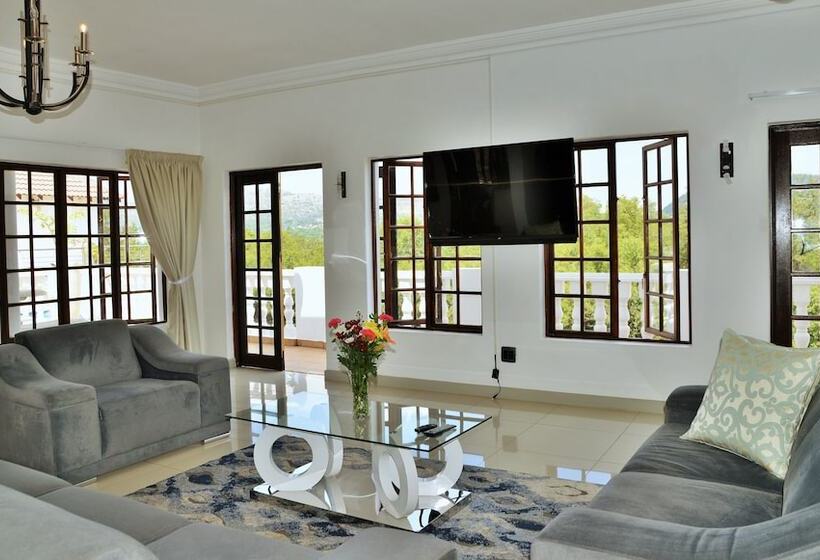 بنسيون Indlovukazi Guesthouse