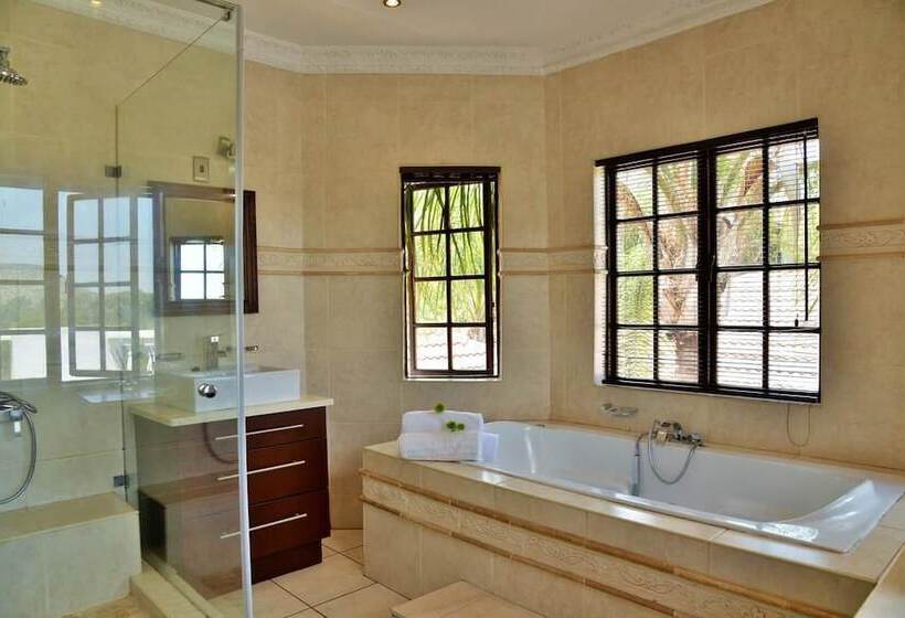 بنسيون Indlovukazi Guesthouse