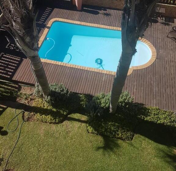 פנסיון Ocean View Guest House