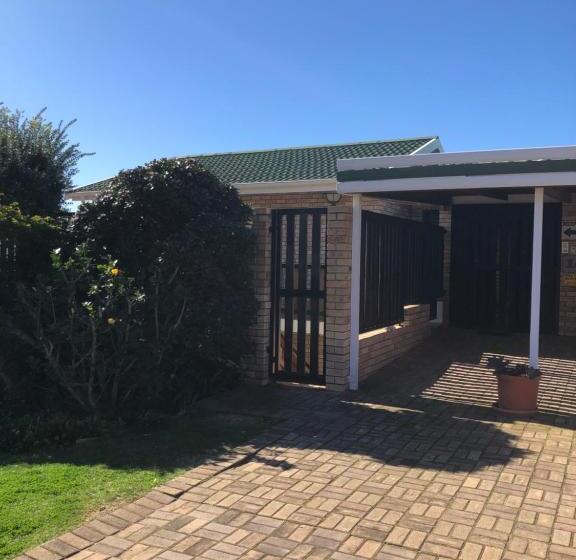 פנסיון Ocean View Guest House