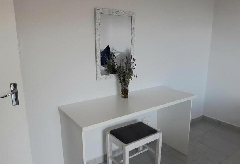 פנסיון Ocean View Guest House