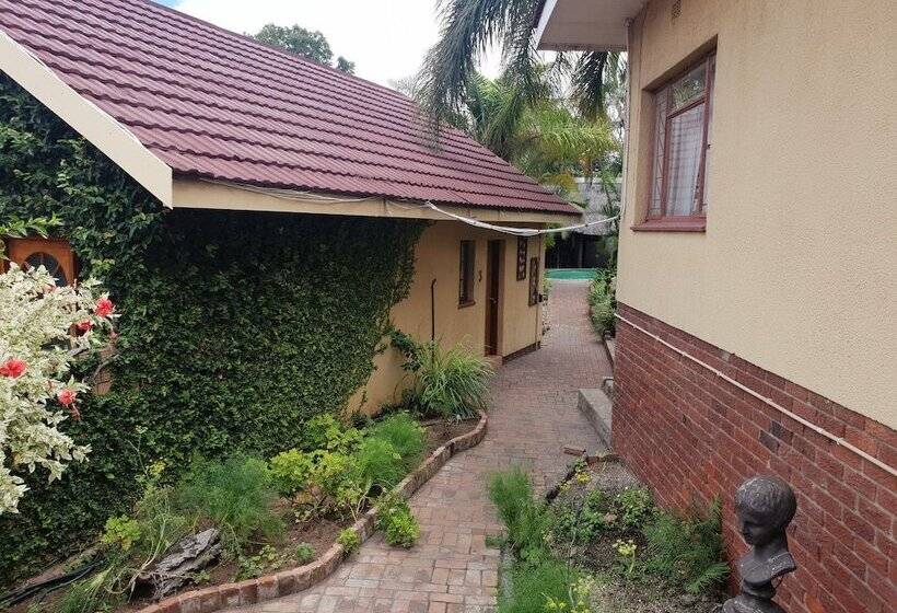 פנסיון Selati Guest House