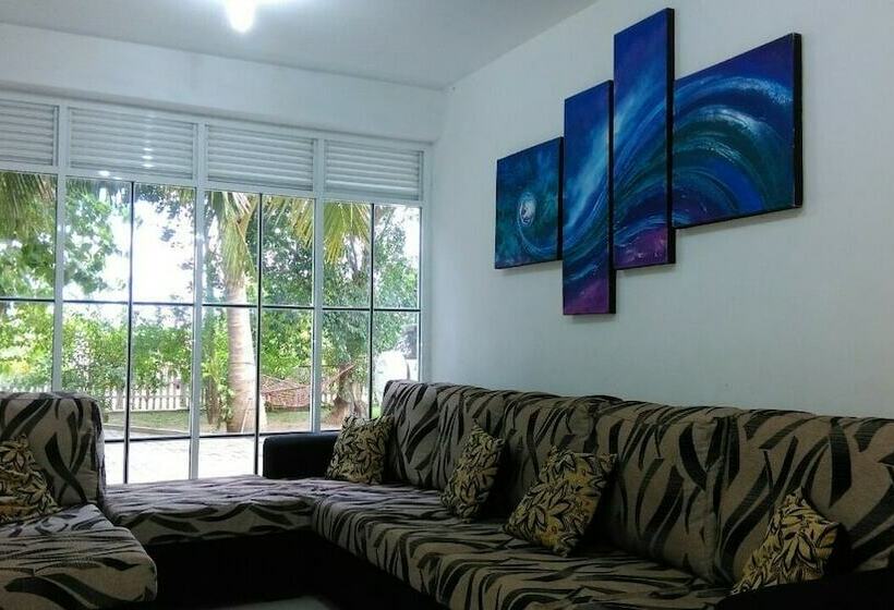 Пансион The Beach House Nilaveli