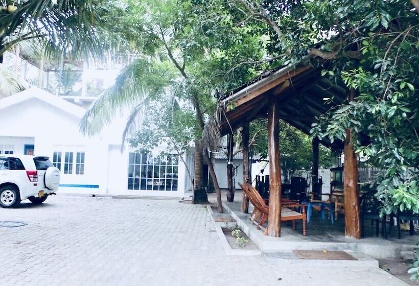 Пансион The Beach House Nilaveli