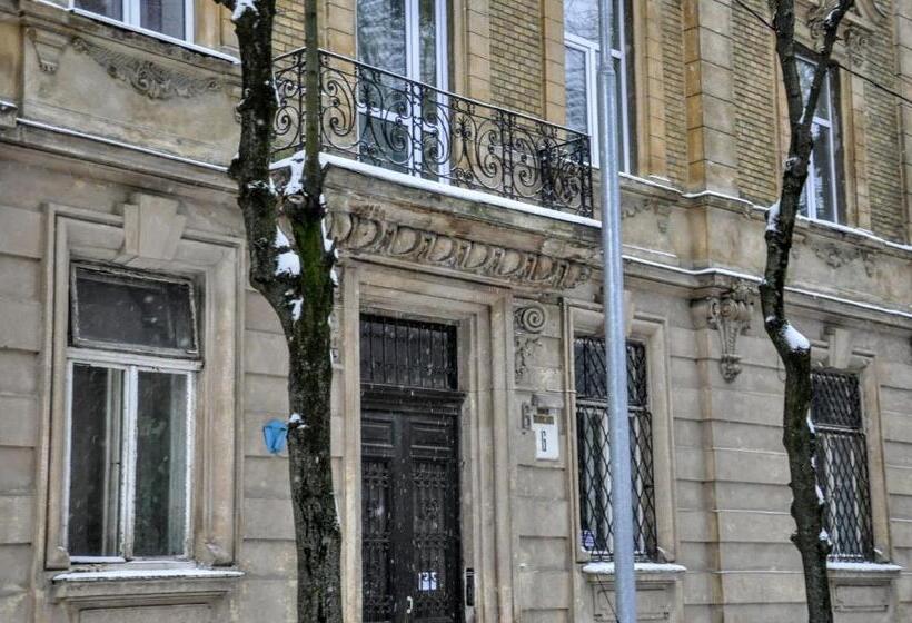 فندق صغير Best Time