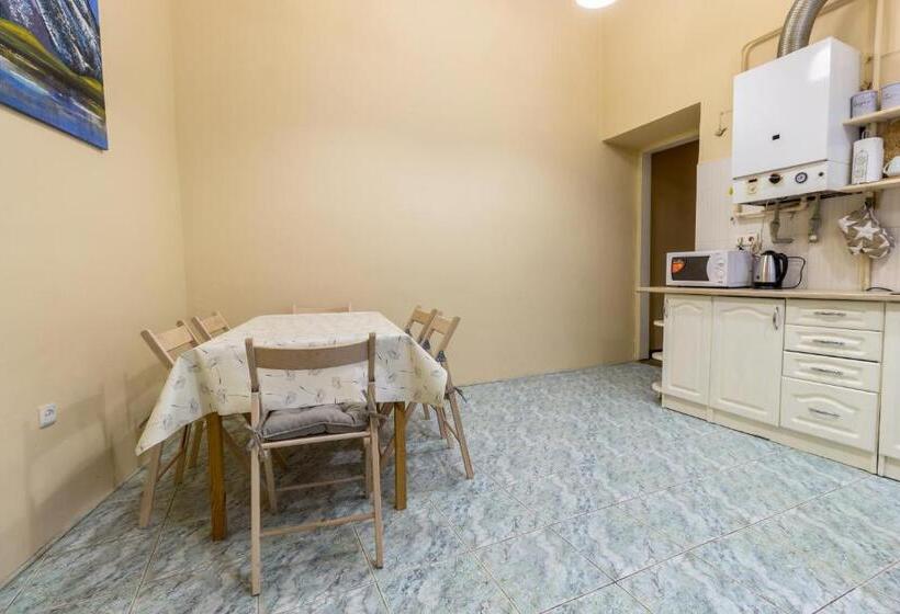 فندق صغير Best Time