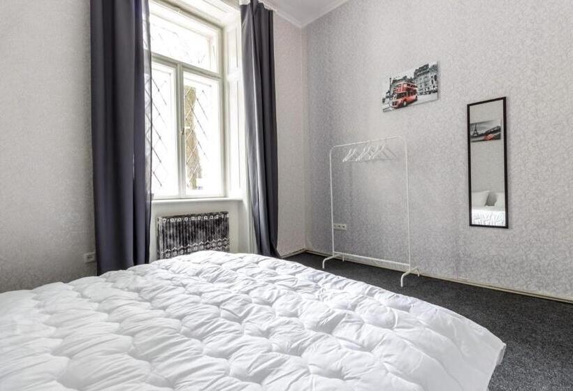 فندق صغير Best Time