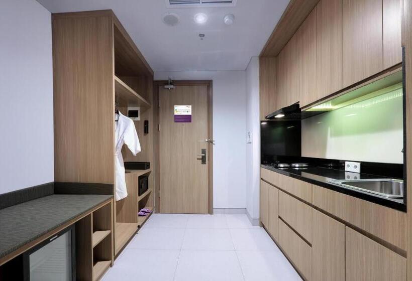 Отель Quest Prime Cikarang By Aston