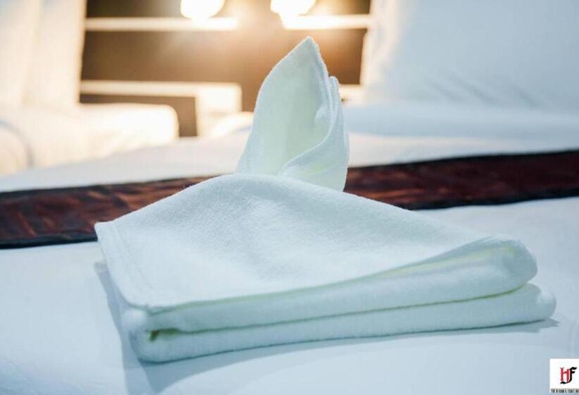 酒店 The Harbour Front