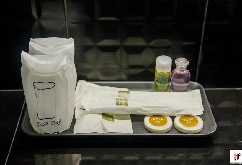 酒店 The Harbour Front