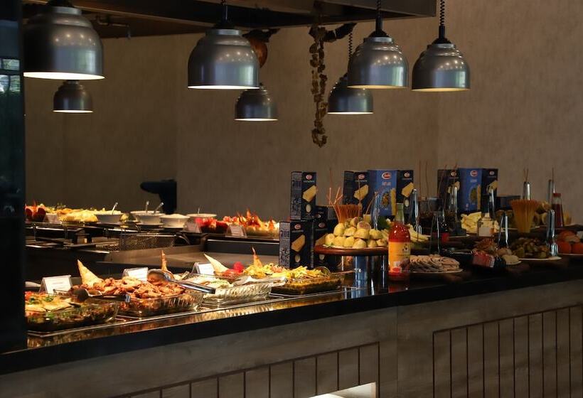 Maril Beach & Spa Hotel