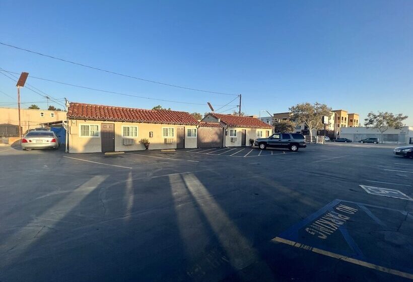 فندق على الطريق Super Inn