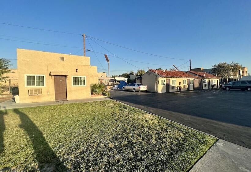 فندق على الطريق Super Inn