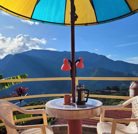 پانسیون Hostal Kurmi   Coroico