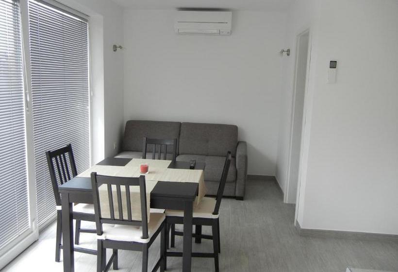 پانسیون Rooms & Apartment Mira G