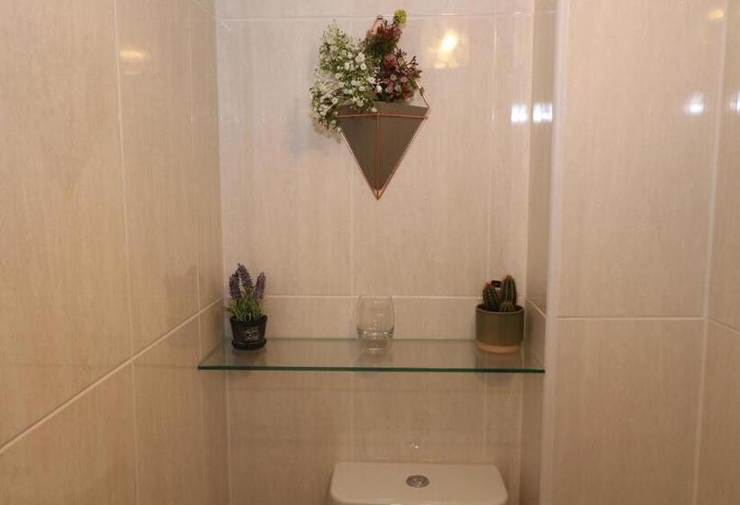 פנסיון The Lavenders