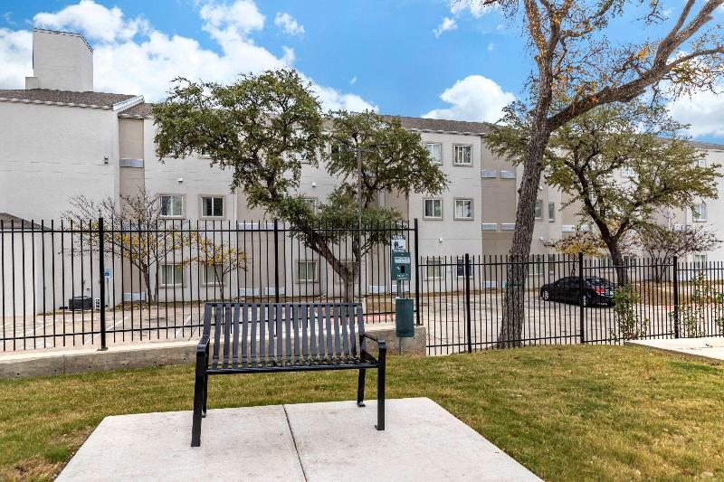 호텔 Comfort Suites