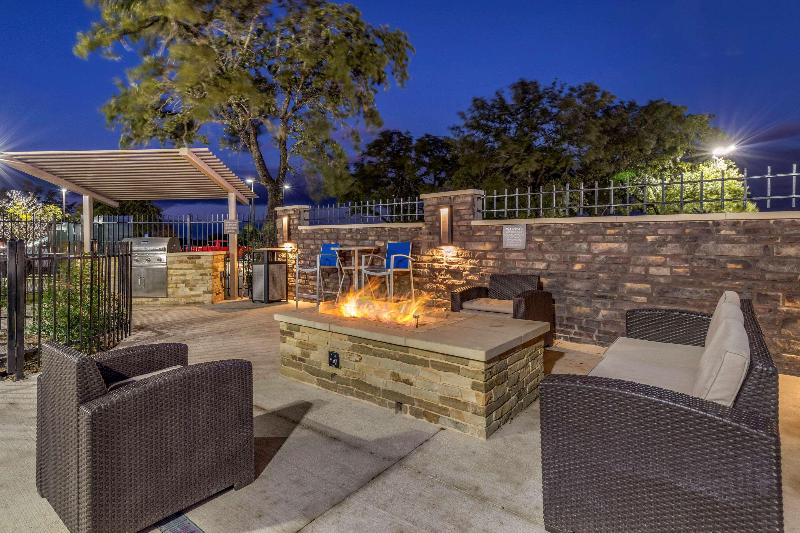 호텔 Comfort Suites