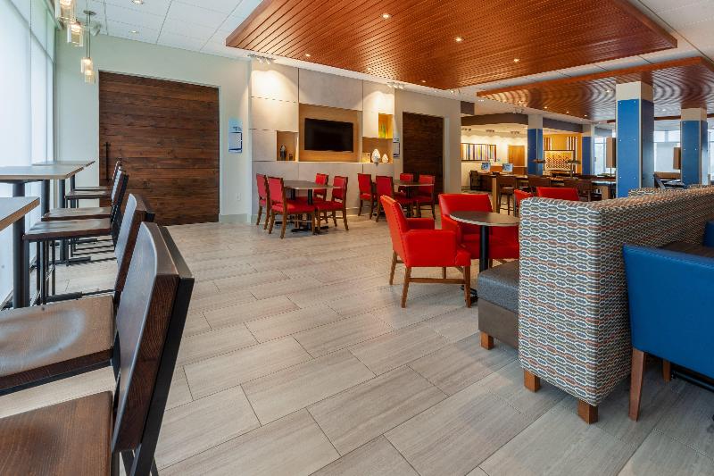 Отель Holiday Inn Express & Suites Brunswick Harpers Ferry Area, An Ihg