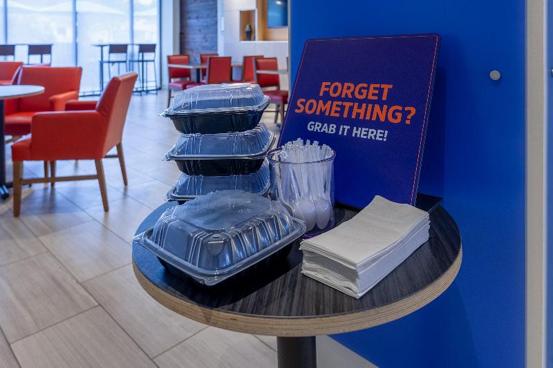 Отель Holiday Inn Express & Suites Brunswick Harpers Ferry Area, An Ihg