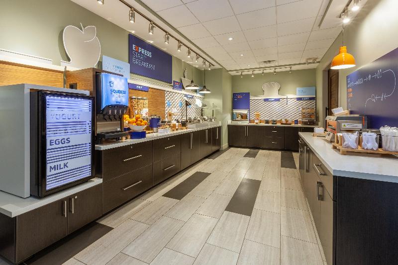 Отель Holiday Inn Express & Suites Brunswick Harpers Ferry Area, An Ihg