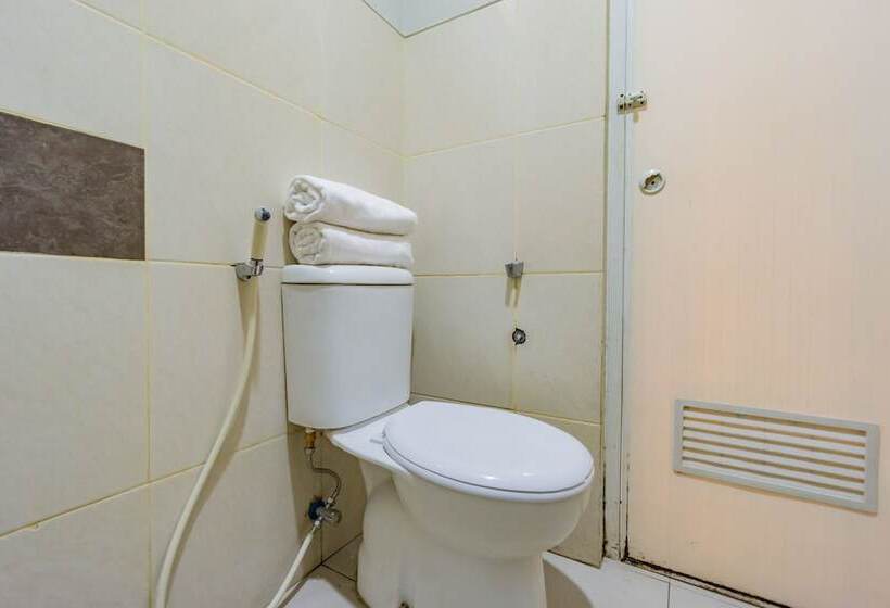 בית מלון כפרי Oyo 2416 Griya Otista Syariah