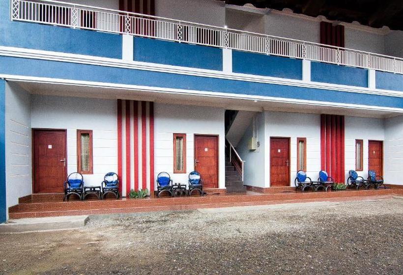 Отель Oyo 2421 Joglo Guest House Syariah