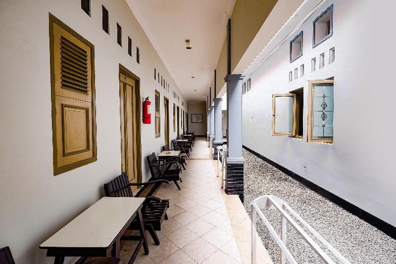 ホテル Oyo 2436  Kencana