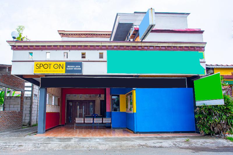 هتل Spot On 2473 Buana Jaya Guest House