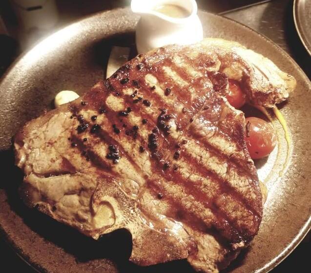 فندق The Bowers Bar & Restaurant